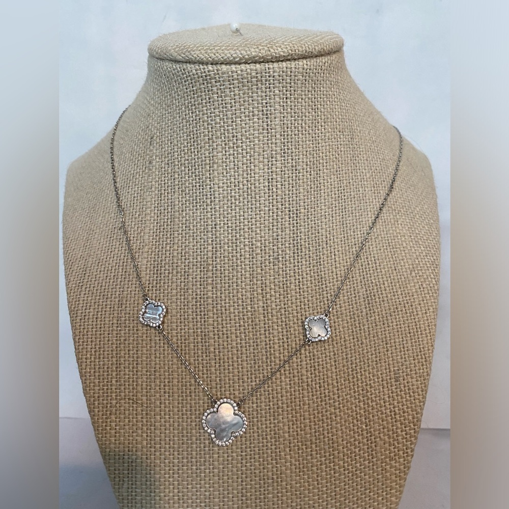 Rachel Zoe sterling silver 925 Mother of Pearl 3 station clover Necklace - Picture 2 of 4